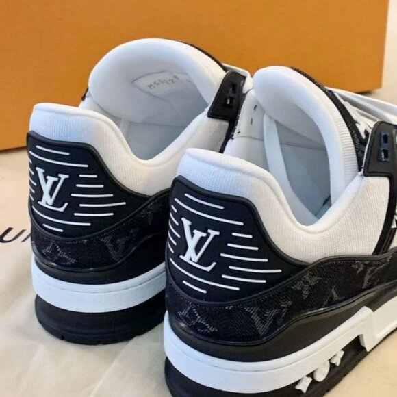 LOUIS VUITTON Trainer - Panda Patterned Print Fashion Sneaker - Picture 3 of 4